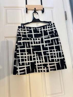 S.C. & CO. Women's Black and White Abstract Tummy Control Skort Small